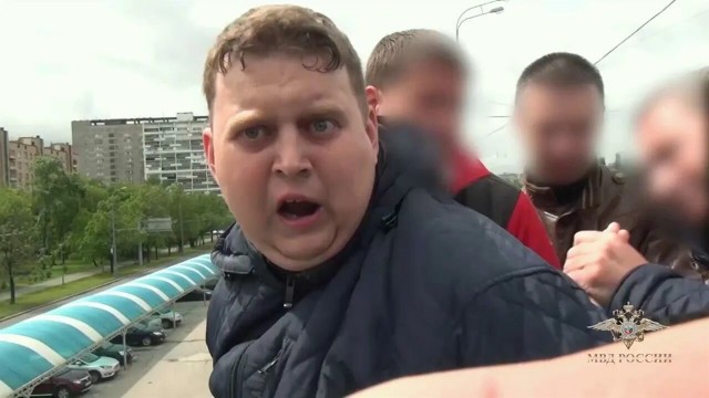 Доводил детей до суицида - а теперь читает лекции в школе..