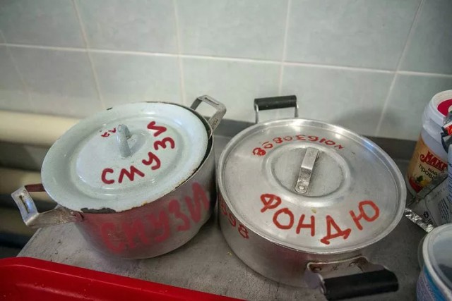 К нему ещё с претензиями обратно никто не обращался