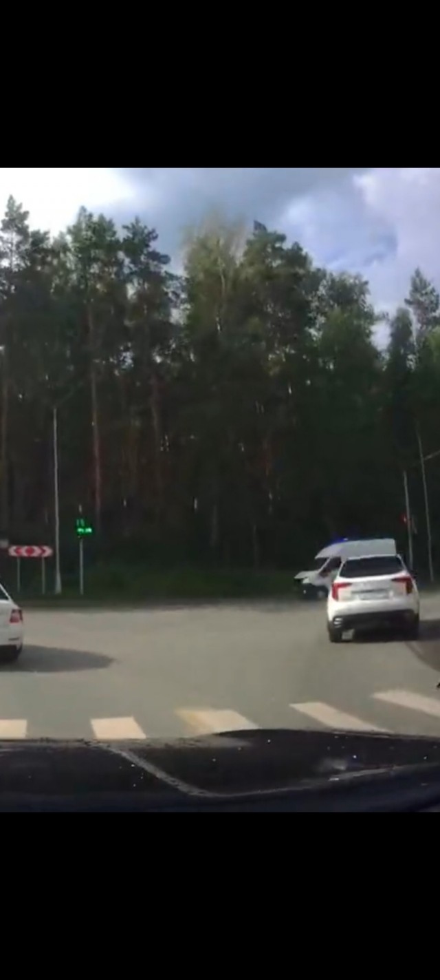 А здорово это они придумали, звук включить за секунду до дтп.