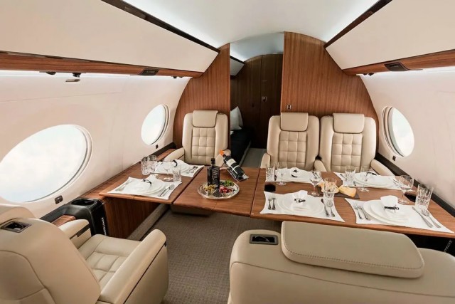*БАЯН*✈️ Москвичи массово арендуют салоны бизнесджетов ради красивых фото
