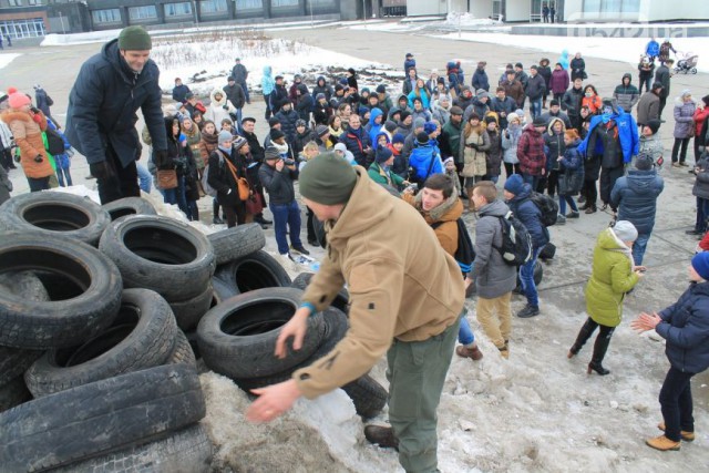 В Сумах сожгли чучело Путина