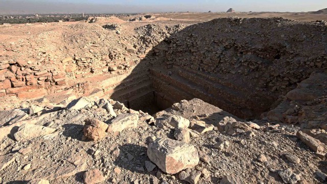 Почему нельзя забираться на пирамиду