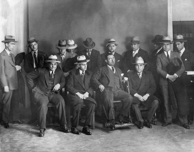 Знаменитые гангстеры и полицейские XX века, их работа, семьи и судьбы