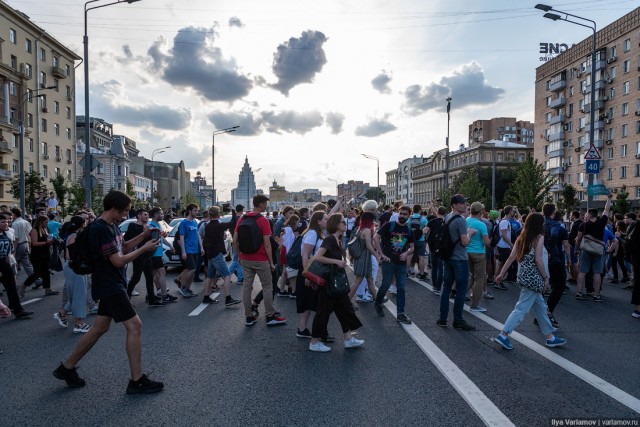 Фоторепортаж: Столкновения с ОМОНом и задержания в центре Москвы