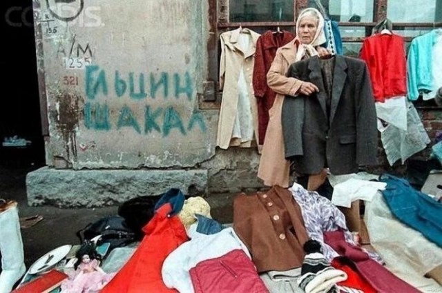 Правительство избавит россиян от импортной одежды и поездок за границу