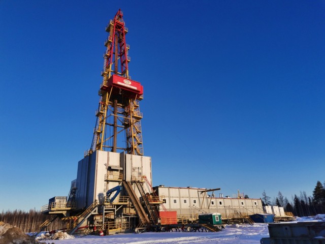 С Днём нефтяника!