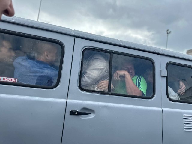 В России установлен рекорд по вместимости «Буханки» - в микроавтобусе УАЗ поместились 48 человек
