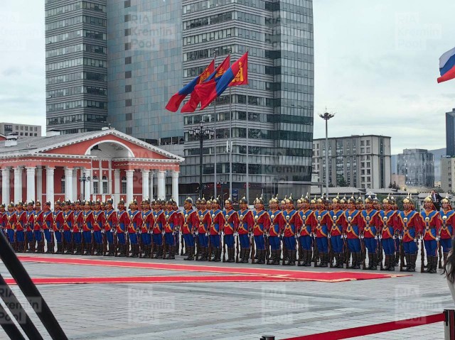 Владимир Путин прибыл в центр Улан-Батора на церемонию официальной встречи с президентом Монголии