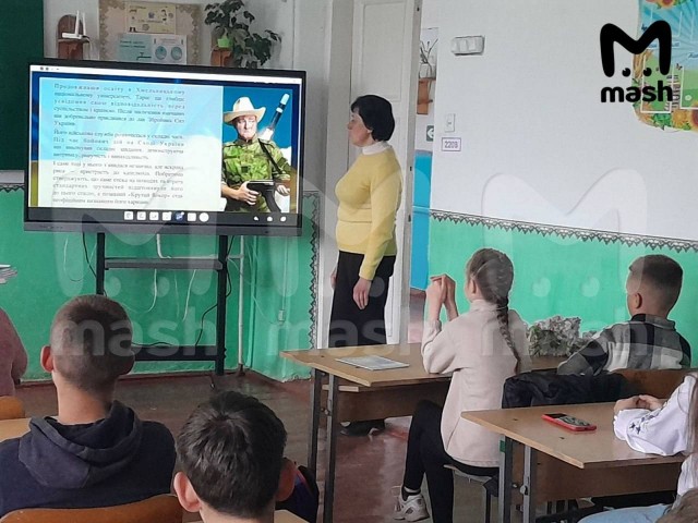 Знаменитого белорусского тролля Владислава Бохана, который провёл в российских школах несколько "уроков о важном" с фейковыми героями СВО, переиграли и уничтожили наши пранкеры. Его же приёмом.