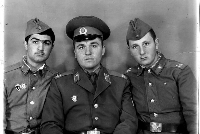 А есть и человеческие лица!