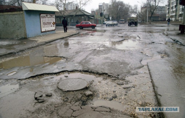 Ямы на дорогах Рязани украсили карикатурами