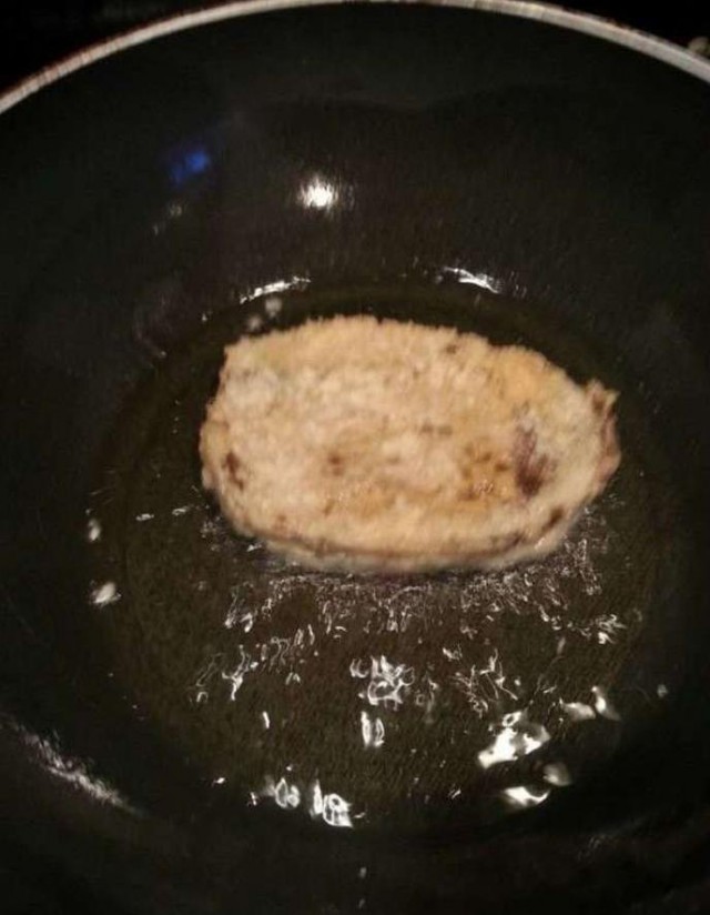 Студент приготовил соседу, тырящему еду из холодильника, особенную котлету