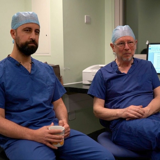 50 часов труда и команда из 100 врачей: история операции по разделению сиамских близнецов в Великобритании