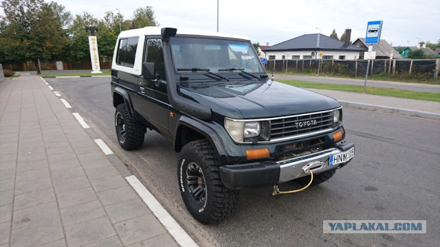 В Чувашии водитель Land Cruiser решил обогнать школьный автобус на участке с запрещённым обгоном
