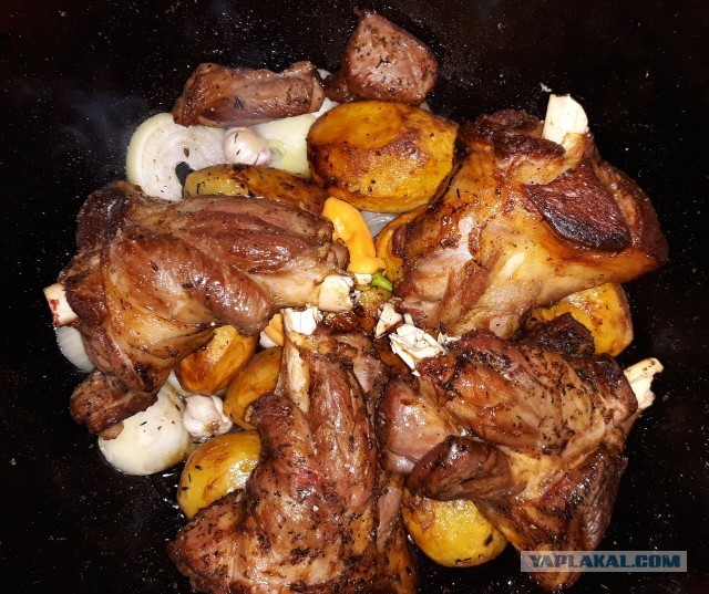 "Пирожок" с айвой (казан-кебаб из баранины)