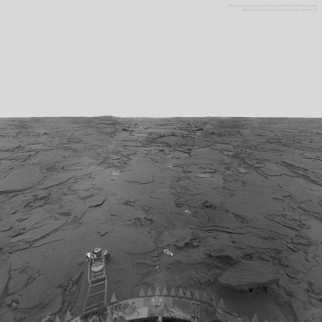 В последнее время мы много видим фото Марса, так что вот поверхность Венеры с "Венеры - 14" СССР