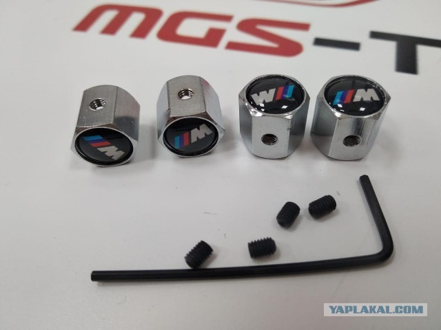 В Рыбацком мать заявила в полицию на 13-летнего сына за его тиктокерское увлечение — пацан скручивал колпачки с колëс чужих тачек.