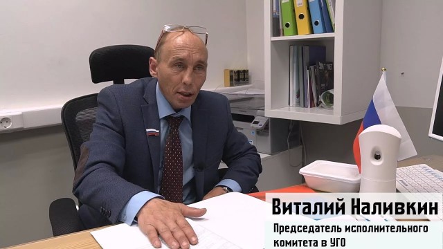 Уссурийск, горит склад, водитель спасает свою фуру