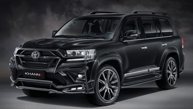 Водитель Toyota Land Cruiser наехал на загорающую женщину в Новосибирске