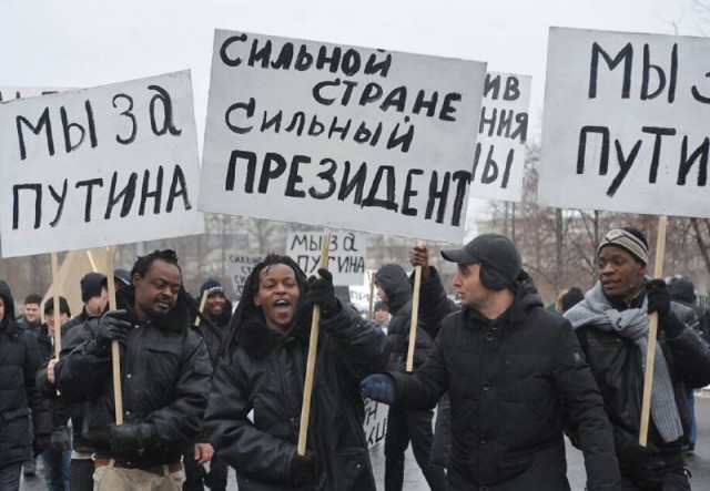 UPD: Фейк: Над рынком «Садовод» в Москве поднят флаг Азербайджана