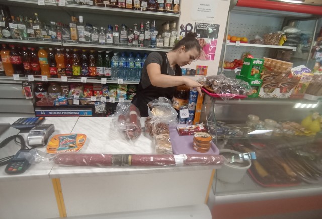 Ассортимент деревенского магазина.