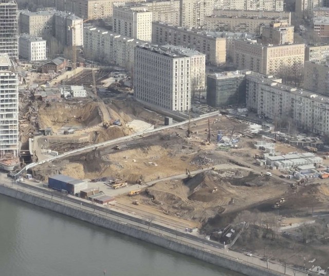 Шляюсь по Москве (утопленный самокат и чужеродная красота).
