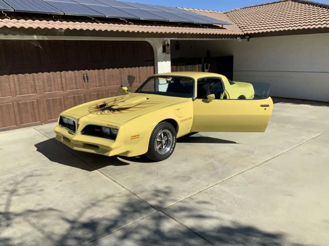 1977 Pontiac Firebird Trans Am Y82. Автопятница №147