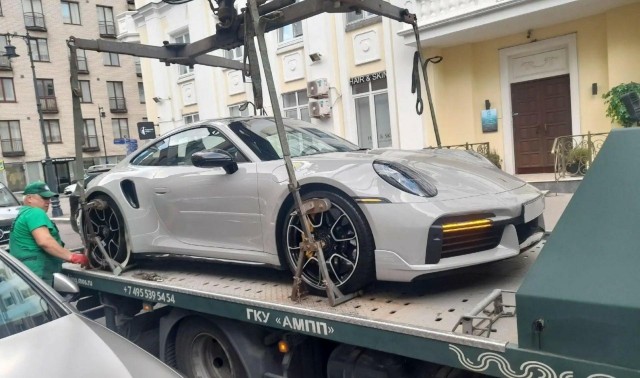 Москвич рискует потерять свой Porsche 911 из-за 182 штрафов за нарушения ПДД.