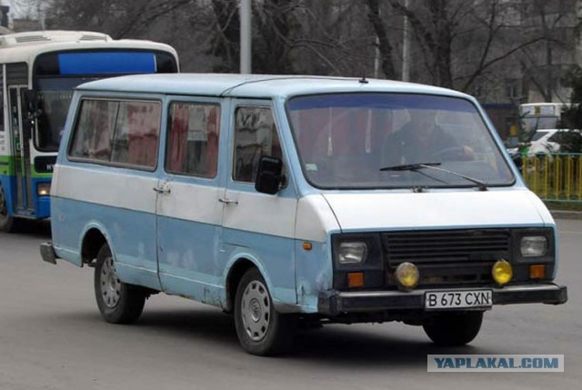 Киев. Толпа с Майдана набросилась на экс-министра
