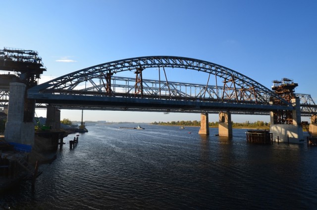 Монтаж первого пролета моста через Волгу