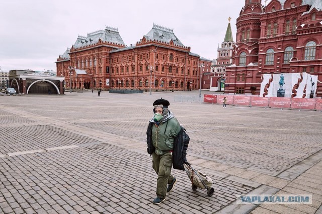 Москва официально находится на самоизоляции. Почти пустая Москва