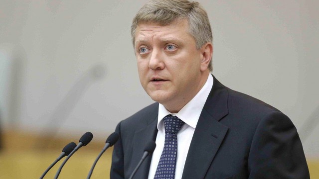 Депутат от ЕР предложил по суду признавать митингами «массовое скопление людей»