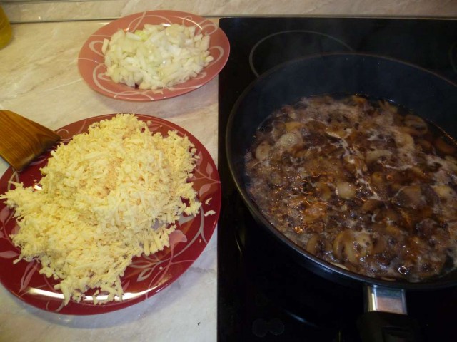 Пятничные посиделки на теплотрассе ©