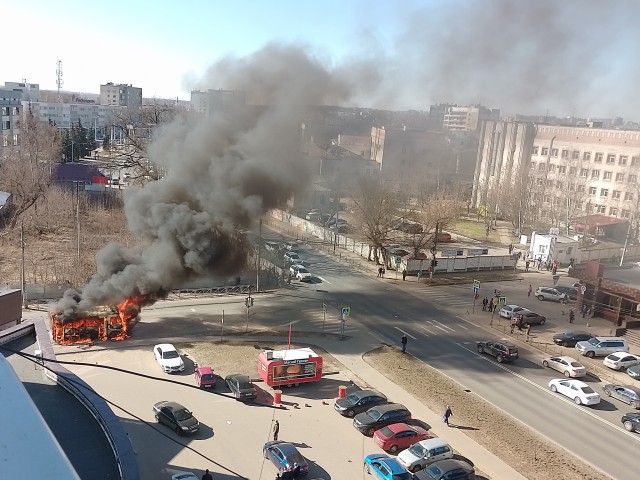В Сургуте ветром сдуло с маршрута рейсовый автобус