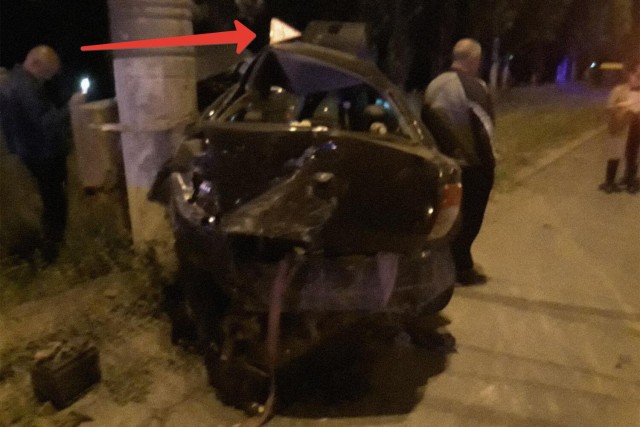 В Тольятти пьяный лихач впечатал в столб легковушку, за рулем которой находилась мать двоих детей на уроке вождения