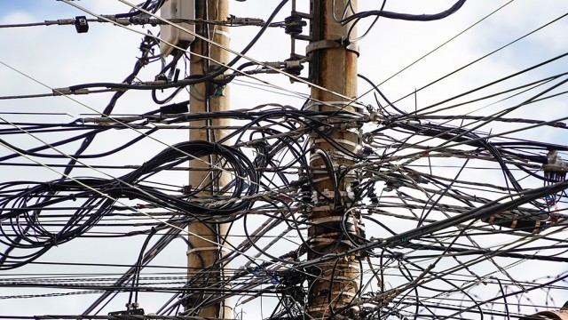 «Россети» обнаружили незаконные линии связи на тысячах опор ЛЭП