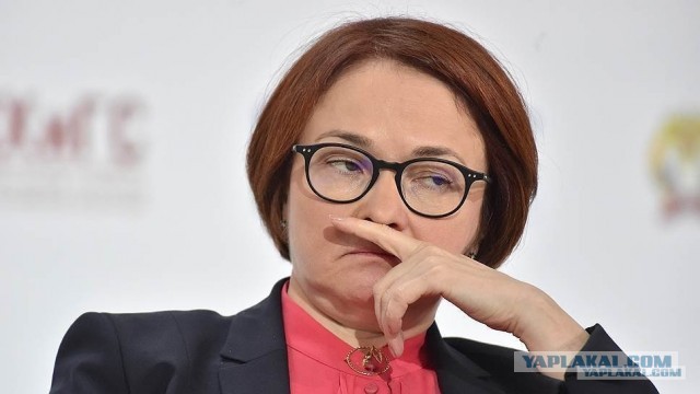 Россияне массово выводят деньги с банковских счетов