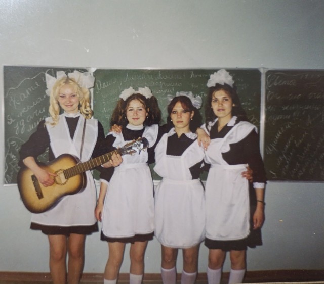 Девчата из 90-х и 00-х