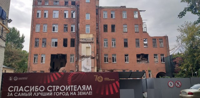 Шляюсь по Москве (мрачное утро).