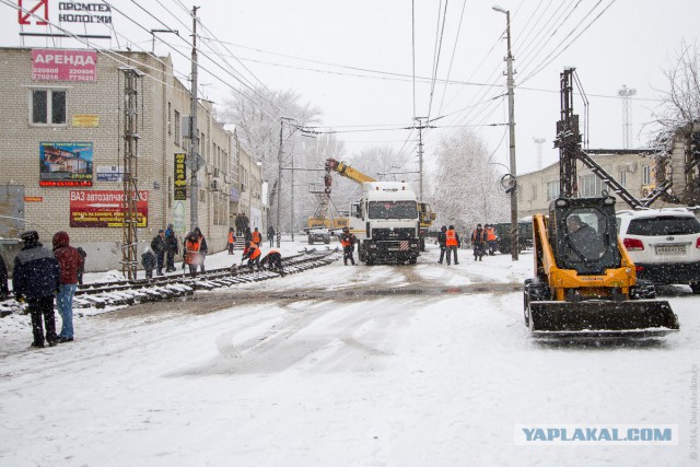 Транспортировка паровоза в Саратове