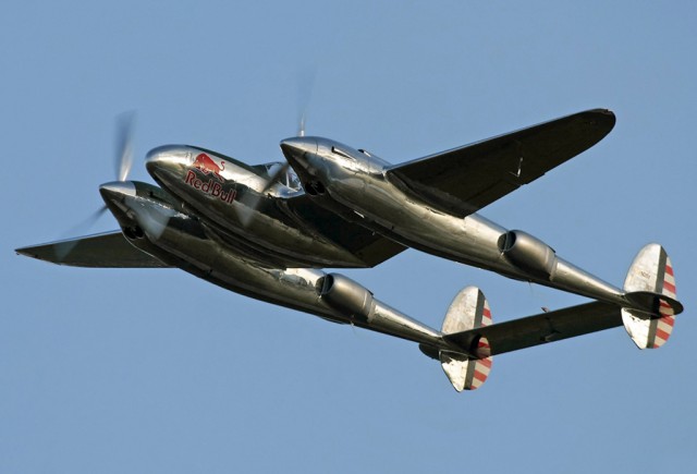 Многоцелевой истребитель P-38 «Lightning»