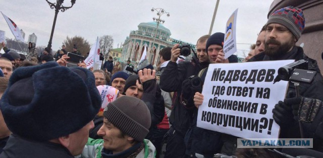 Арестованные в Москве за участие в митинге против коррупции пожаловались на угрозы