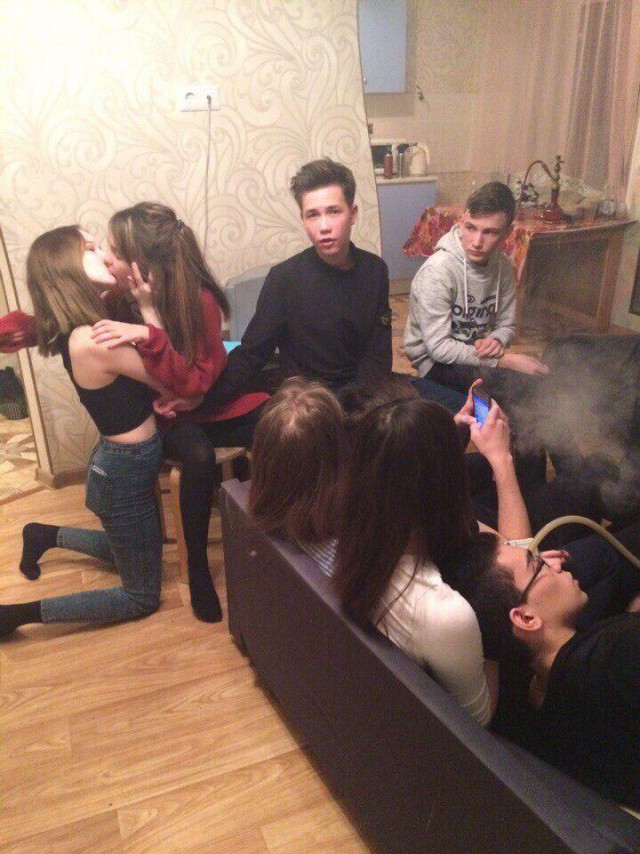 Молодежь отрывается как может. И это у нее получается