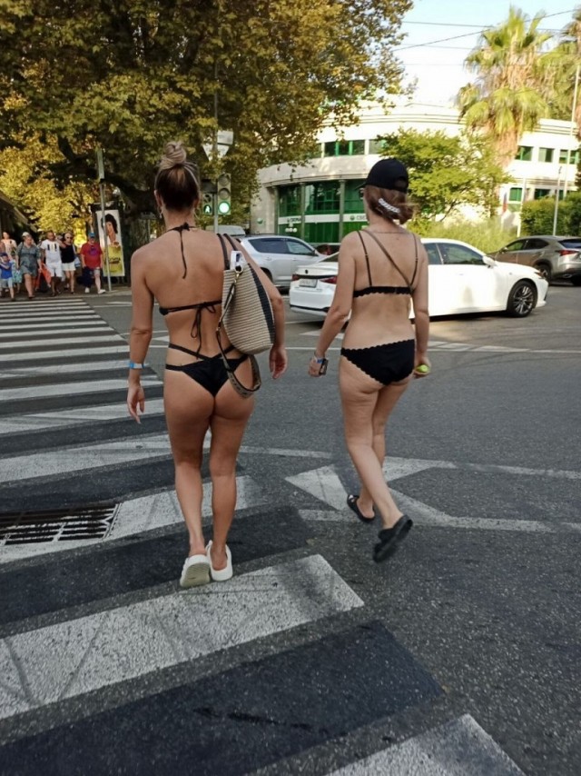 В Сочи к окончанию летнего сезона отдыхающие никого больше не стесняются