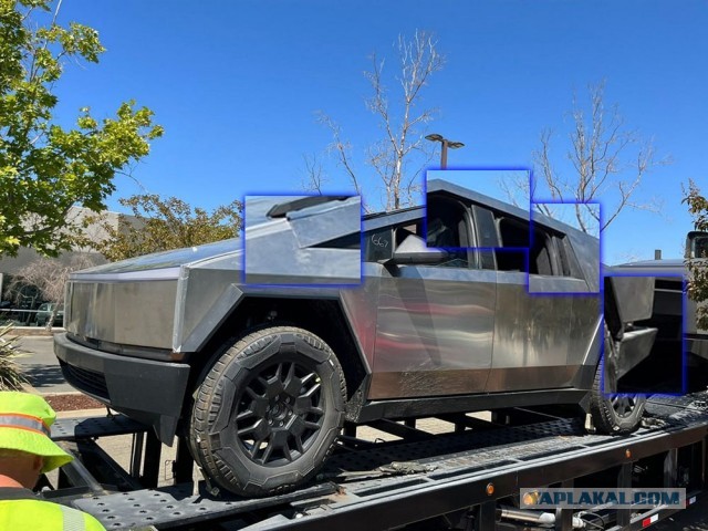 Первые серийные Tesla Cybertruck приехали в дилерский салон