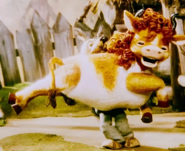 Он уехал от слонов на 14 месяцев, а когда вернулся, они бежали к нему по воде