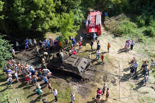 В Воронежской области со дна реки Дон подняли редкую версию танка Т-34