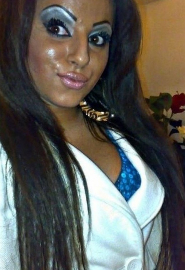 Они не смогли вовремя остановиться и всё продолжали и продолжали наносить макияж