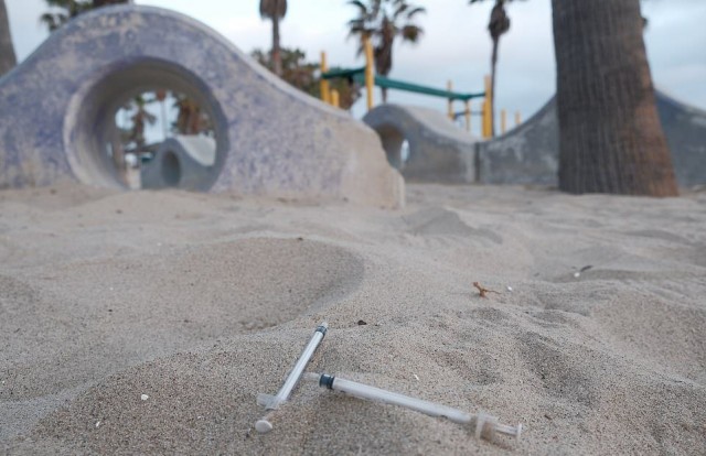 Живописный калифорнийский пляж Венис-Бич превратился в поселение бездомных