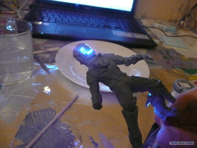 Айзек Кларк.